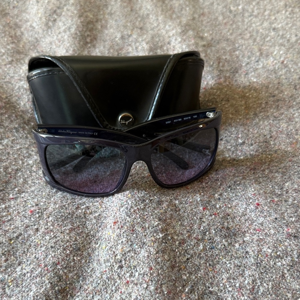 Authentic Oversized Ferragamo Navy Sunglasses w/ Case